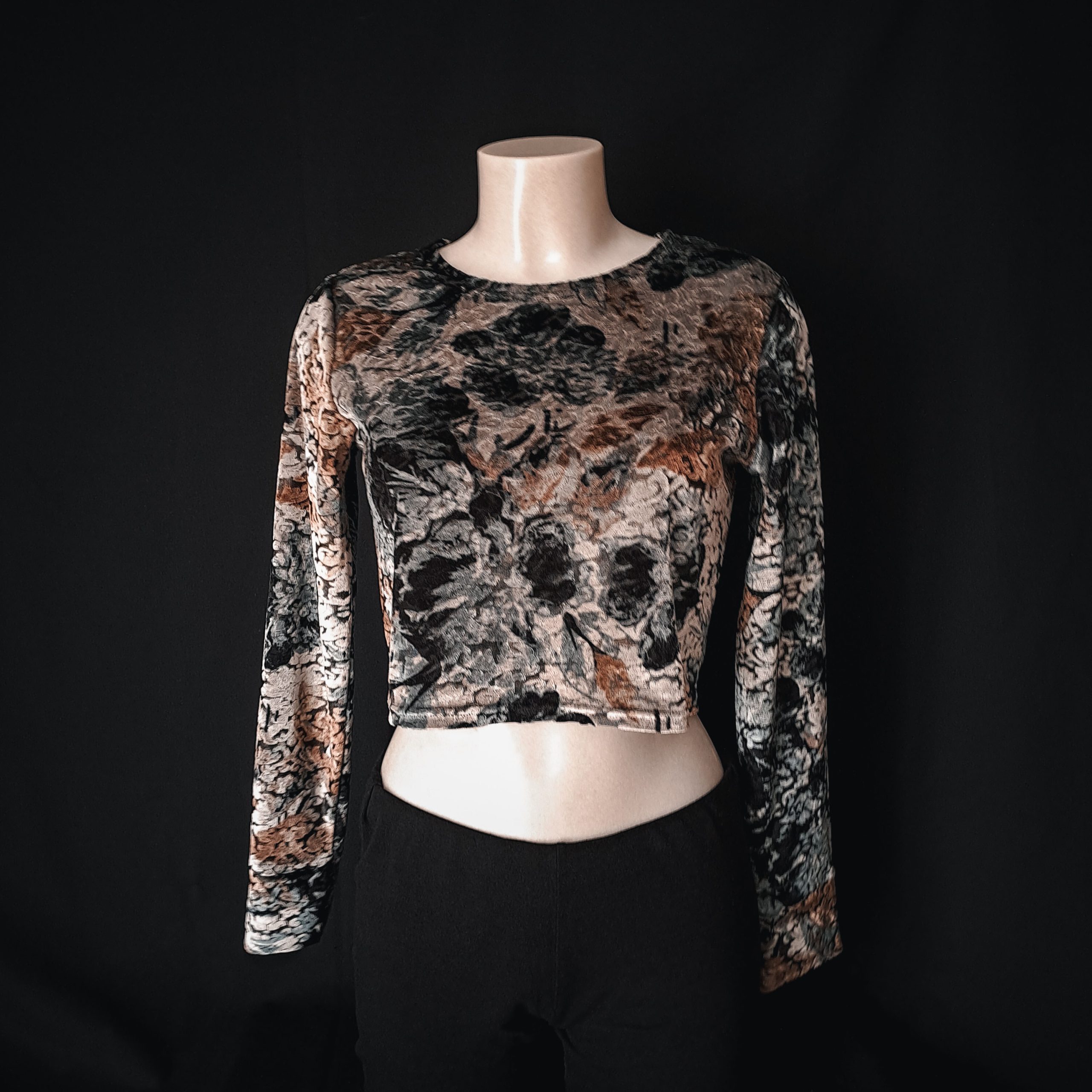 Vintage Long-Sleeve Crop-Top