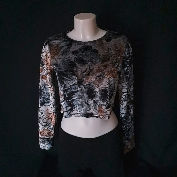 Vintage Long-Sleeve Crop-Top - Image 3