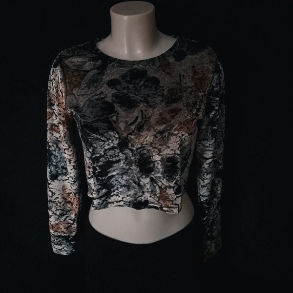 Vintage Long-Sleeve Crop-Top - Image 4