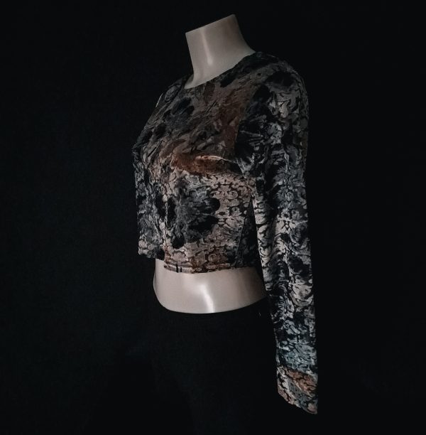 Vintage Long-Sleeve Crop-Top - Image 8