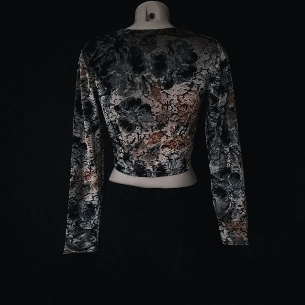 Vintage Long-Sleeve Crop-Top - Image 9