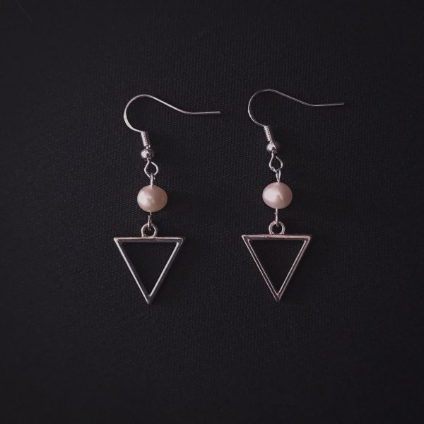 triangle-dangle-earrings-pearl