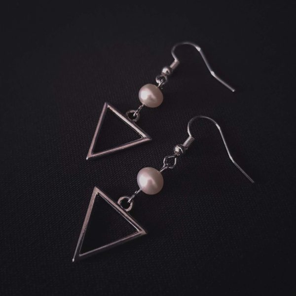 triangle-dangle-earrings-pearl