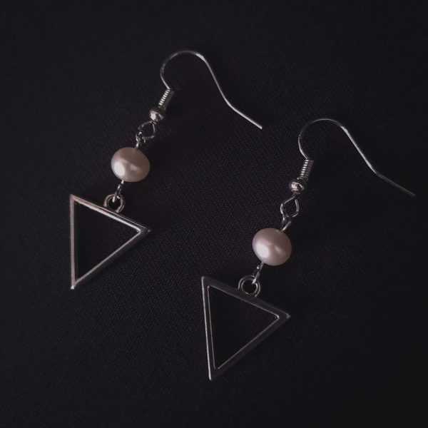 triangle-dangle-earrings-pearl