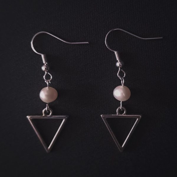 triangle-dangle-earrings-pearl