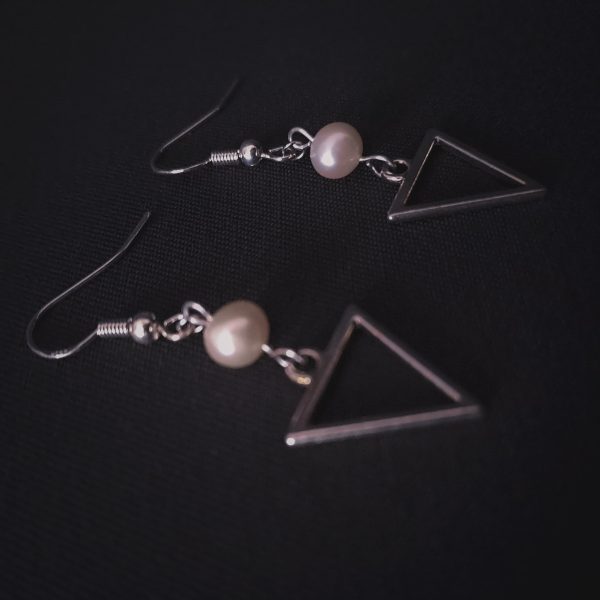 triangle-dangle-earrings-pearl